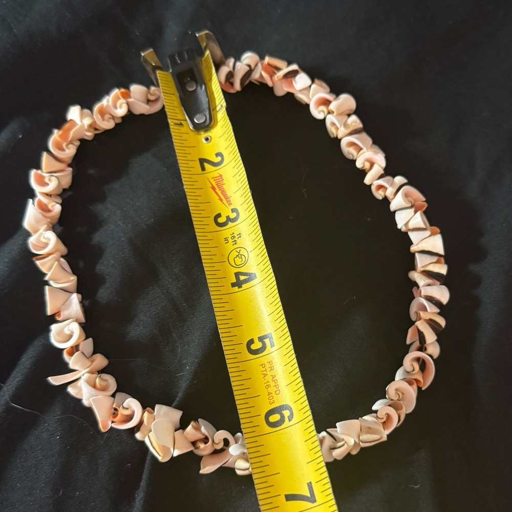 Chic Pink Shell Necklace - Picture 4 of 7